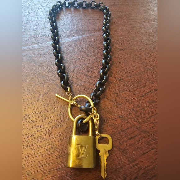 LOUIS VUITTON brass and blacker choker necklace. - Picture 5 of 11